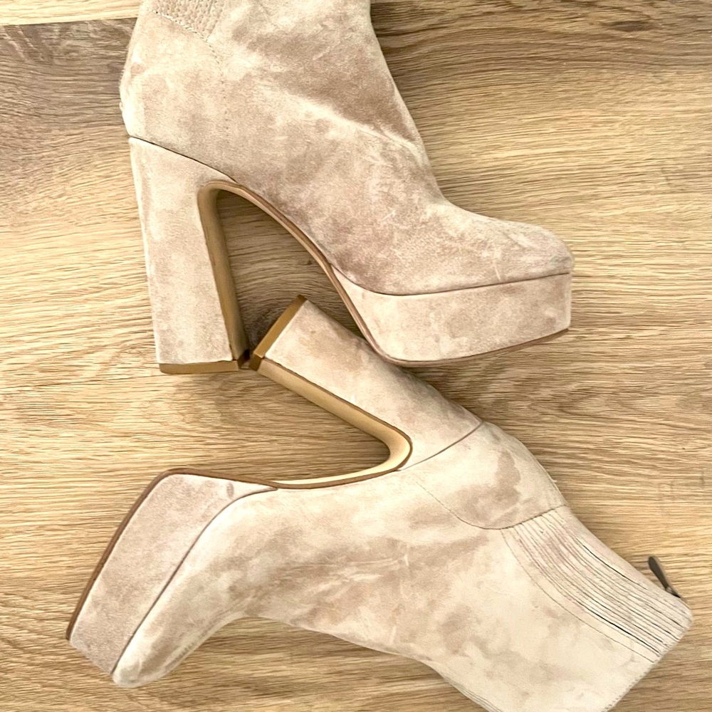 Brand New Steve Madden Suede Boots